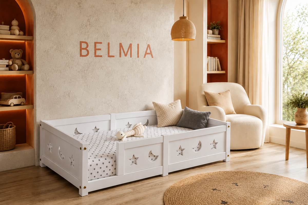 Lit Montessori au sol Belmia modèle A1 sans barrière, mis en situation dans une chambre d'enfant
