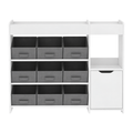Meuble de rangement enfant Belmia blanc, neuf bacs en tissu gris et placard fermé, vue de trois quarts sur fond blanc