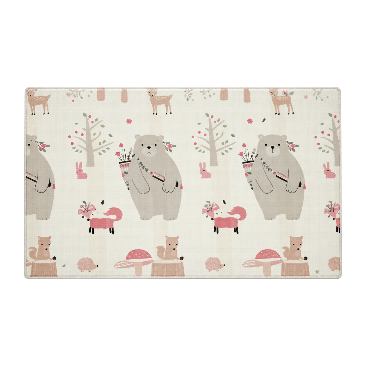 Tapis de jeu bébé Belmia déplié, face forêt crème à motifs d'ours, renards et hérissons, vu de dessus sur fond blanc